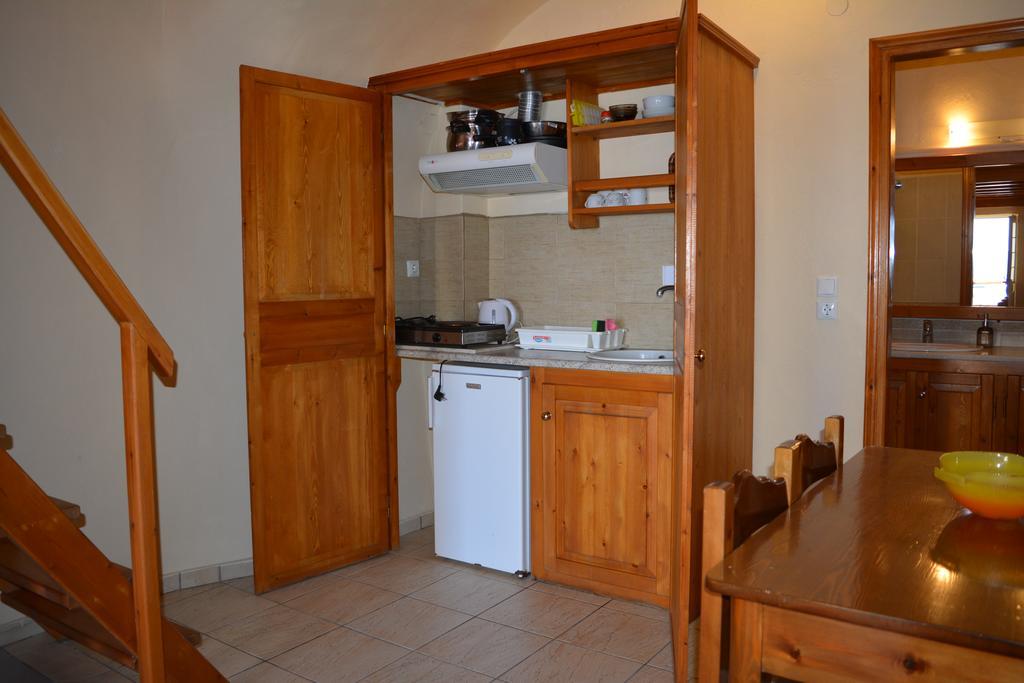 Anemomilos Suites Fira  Exteriör bild