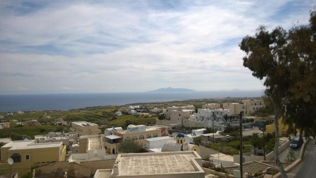 Anemomilos Suites Fira  Exteriör bild