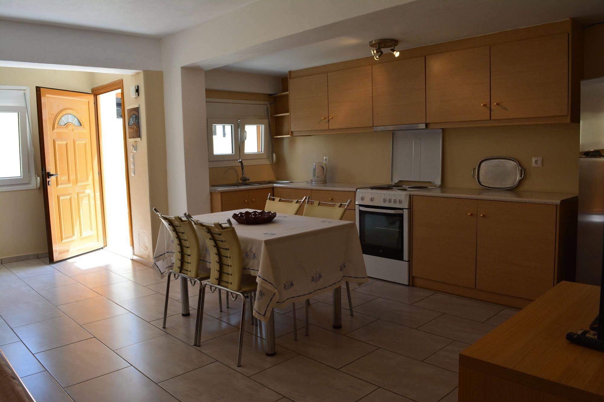 Anemomilos Suites Fira  Exteriör bild