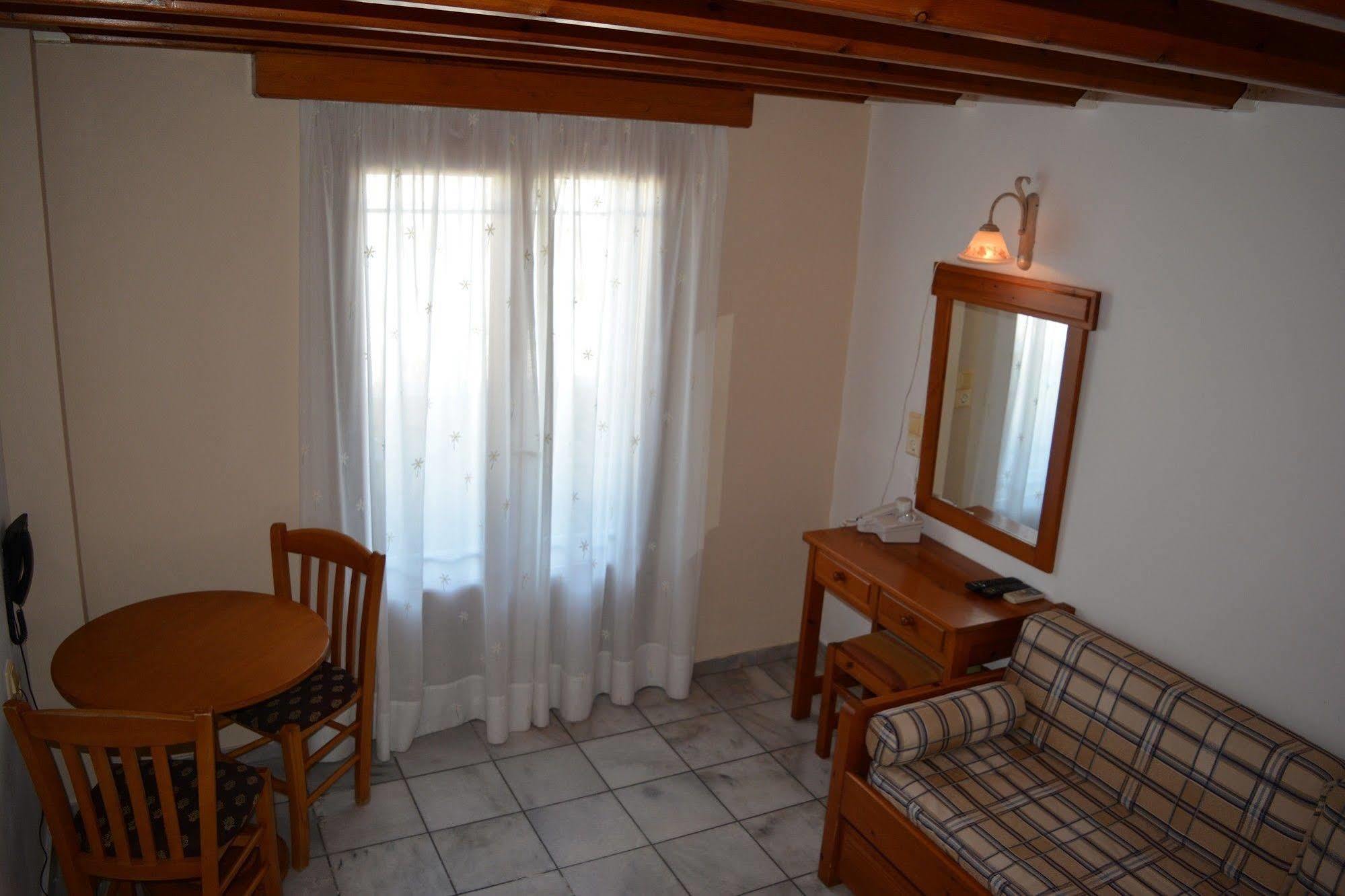 Anemomilos Suites Fira  Exteriör bild