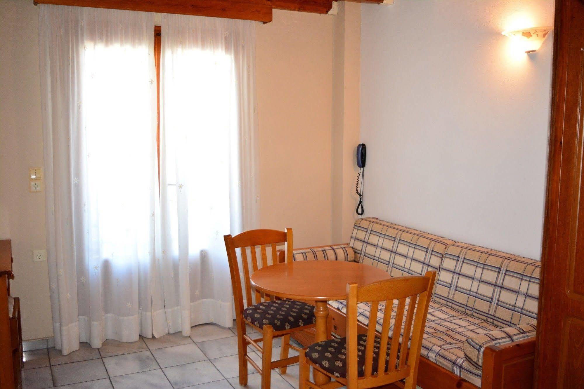 Anemomilos Suites Fira  Exteriör bild
