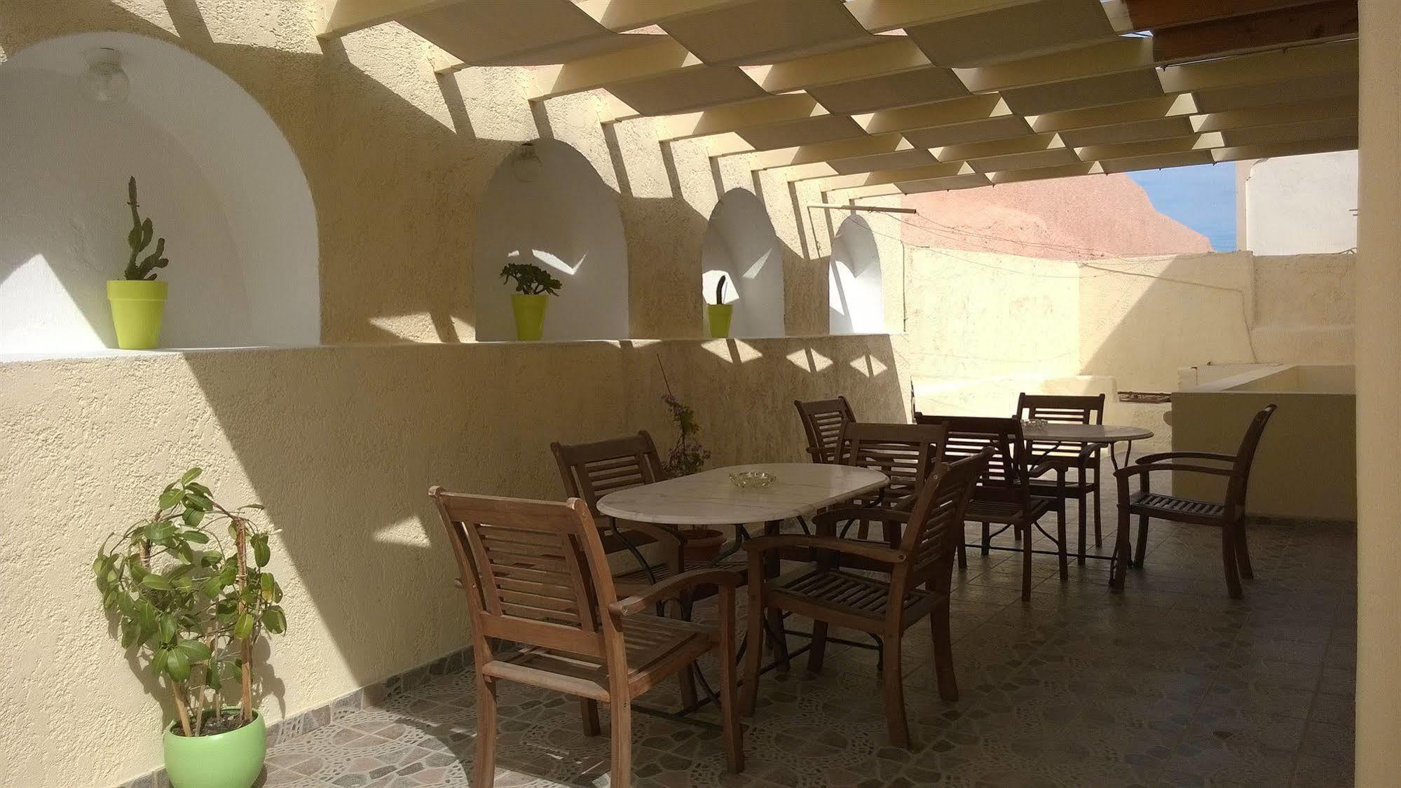Anemomilos Suites Fira  Exteriör bild