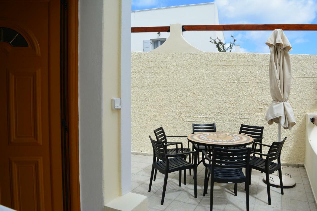 Anemomilos Suites Fira  Exteriör bild