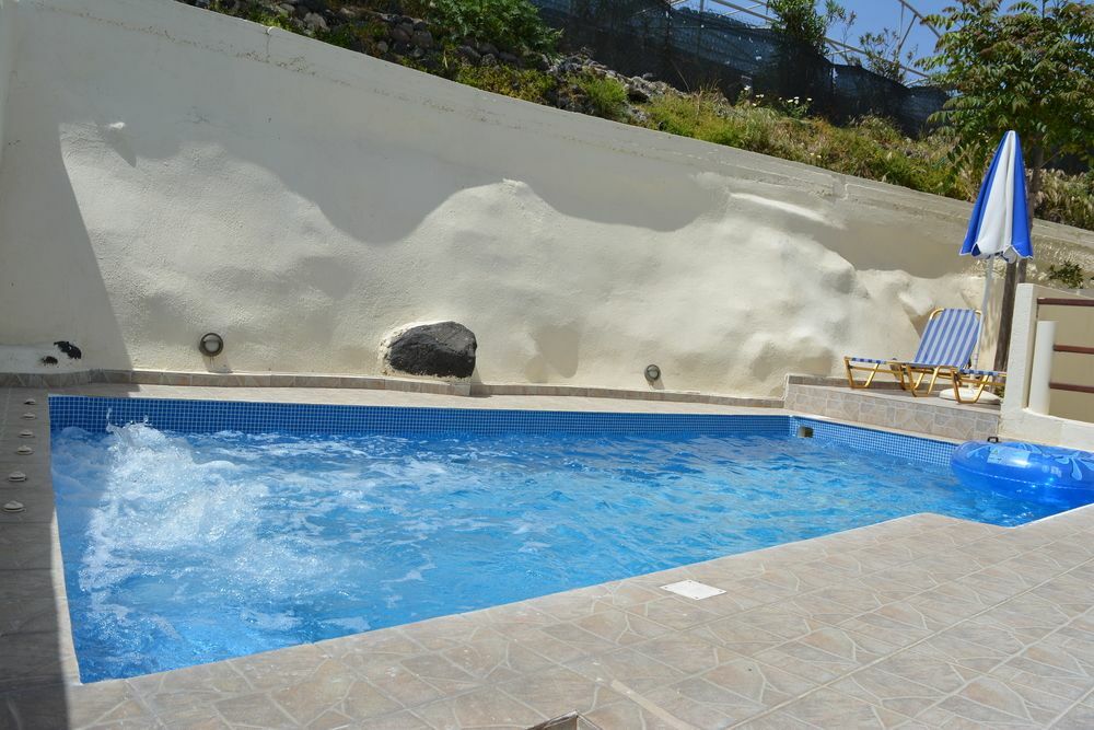 Anemomilos Suites Fira  Exteriör bild